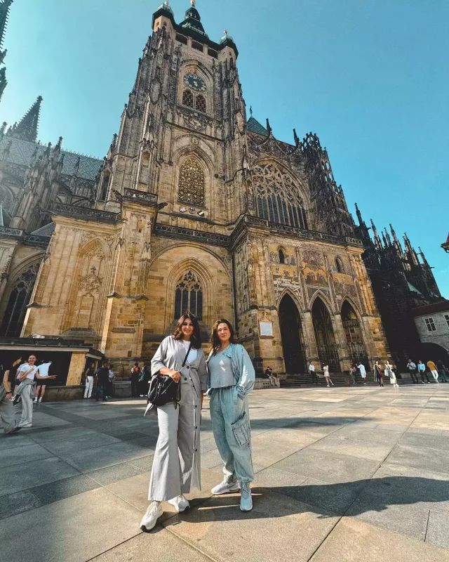 Praqaya getdilər...