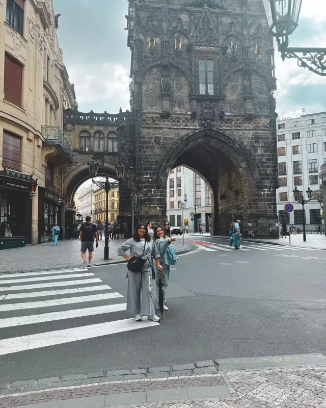 Praqaya getdilər...