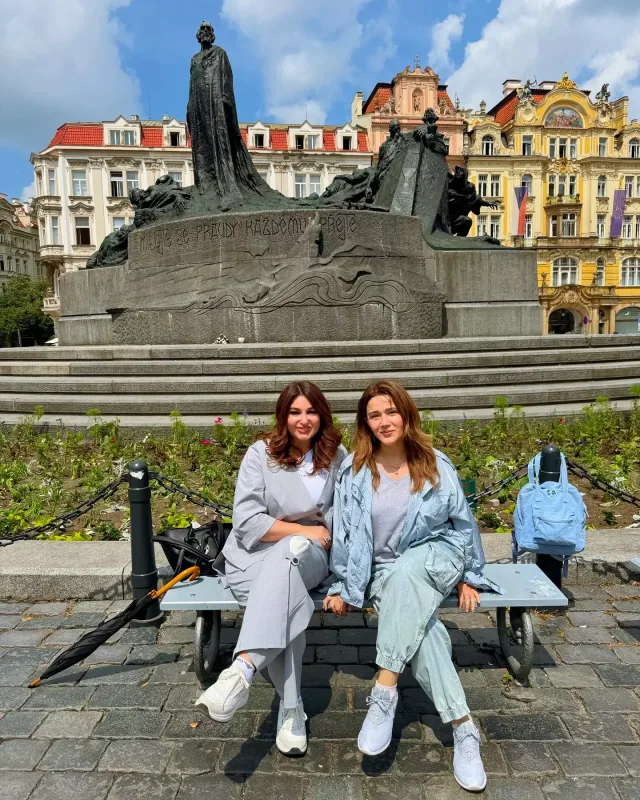 Praqaya getdilər...