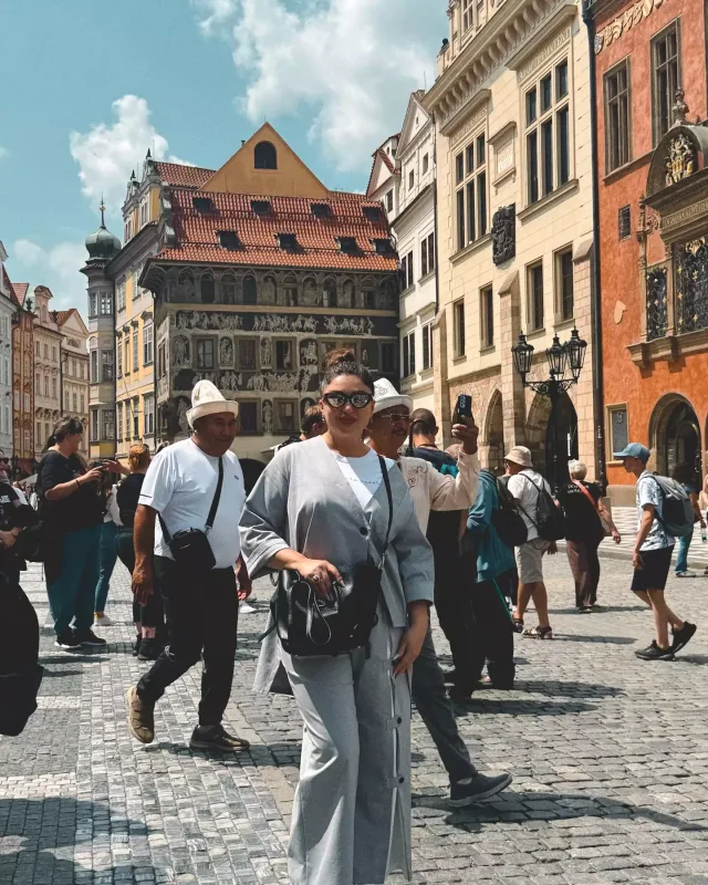 Praqaya getdilər...