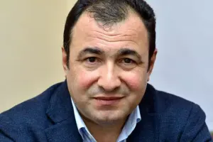 “Mən bazar adamı deyiləm”