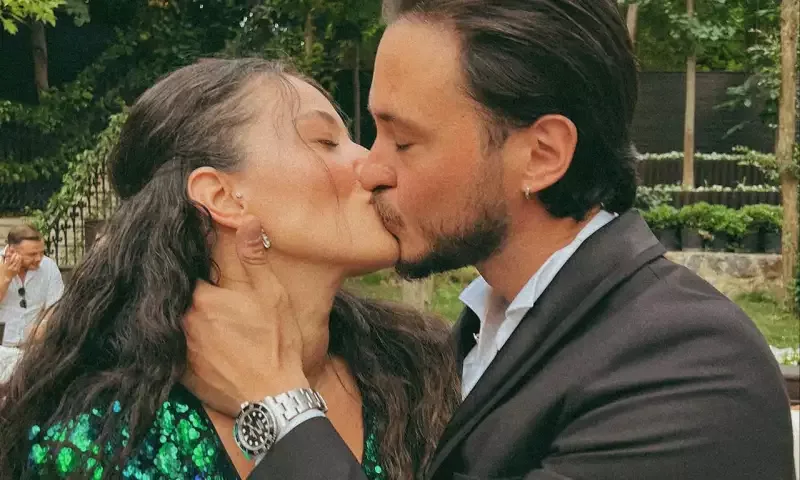 Ayrıldıqlarını təsdiqlədi