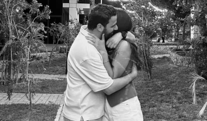 Orxan sevgilisi ilə…