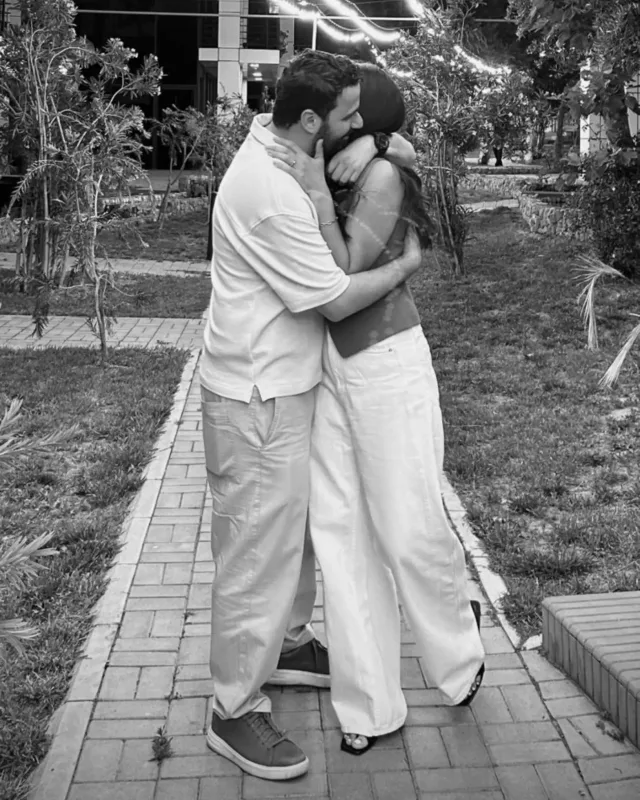 Orxan sevgilisi ilə…