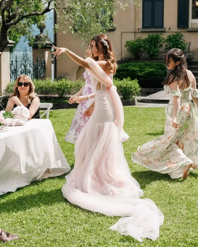 Şəfəq nişan şəkillərini paylaşdı