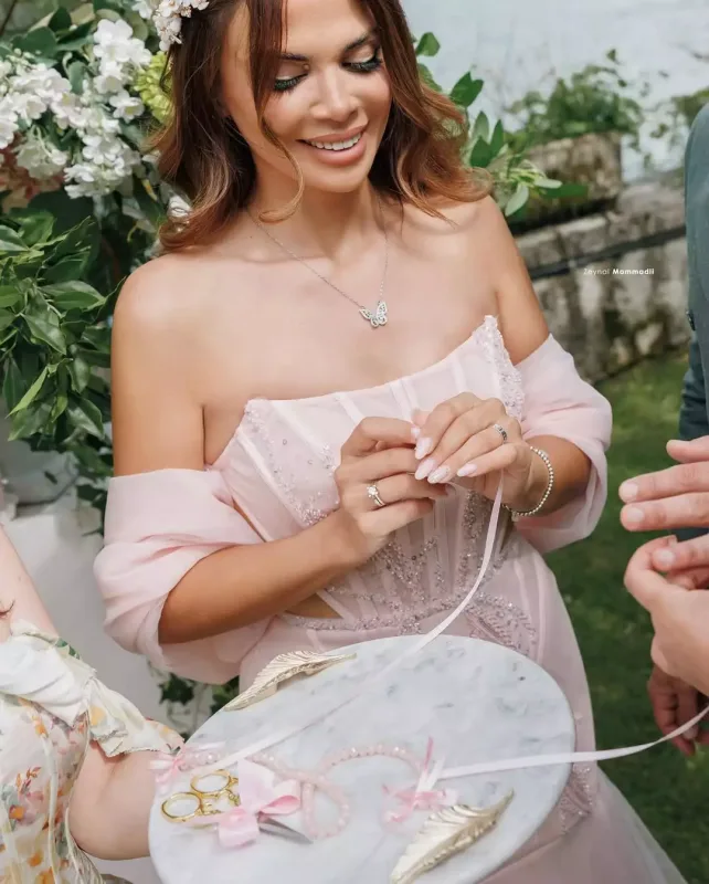 Şəfəq nişan şəkillərini paylaşdı