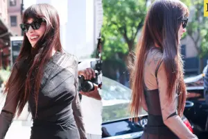 “Bozun 50 çaları”nın aktrisası transparan geyimdə