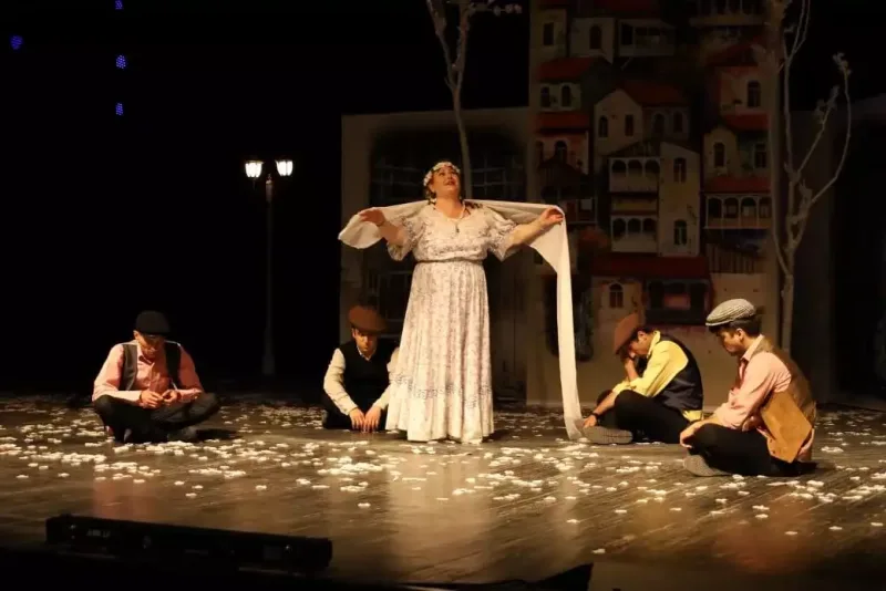 Azərbaycan və gürcü aktyorları səhnəni bölüşüblər