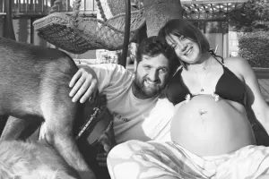 Ana olmağa hazırlaşan aktrisadan əri ilə fotolar