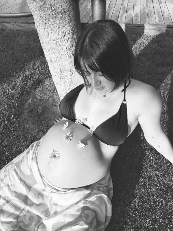 Ana olmağa hazırlaşan aktrisadan əri ilə fotolar