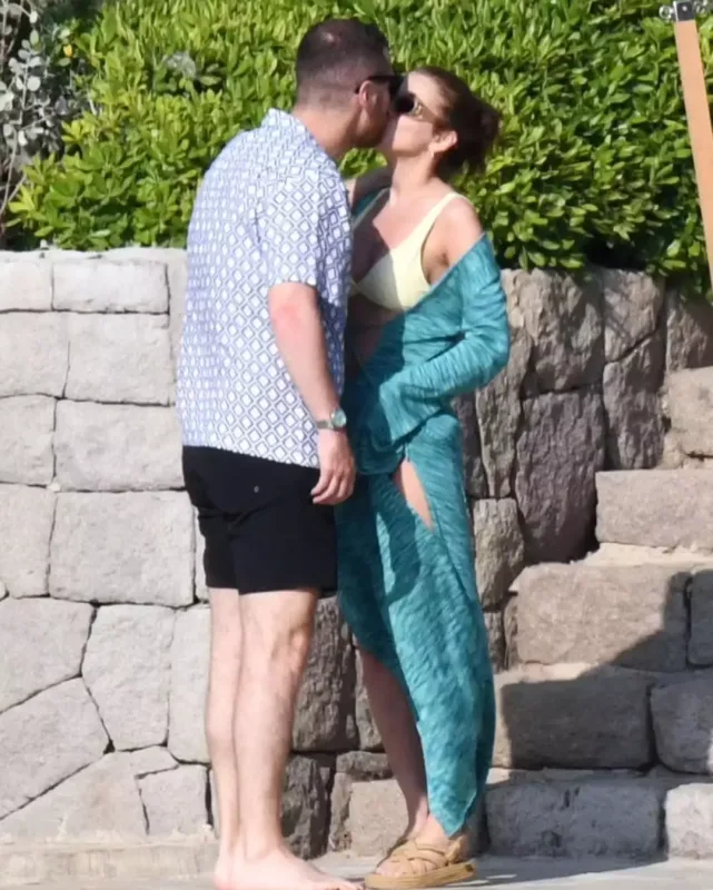 Seda Sayanın oğlu sevgilisi ilə