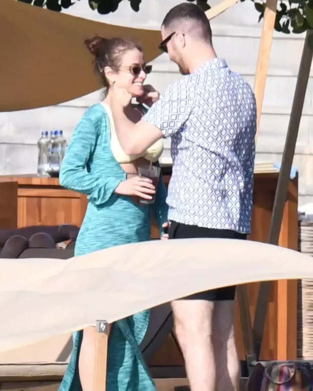 Seda Sayanın oğlu sevgilisi ilə