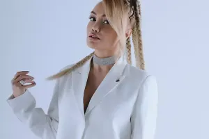 “Pullu insanın hörməti, vicdanlı insandan daha üstündür”