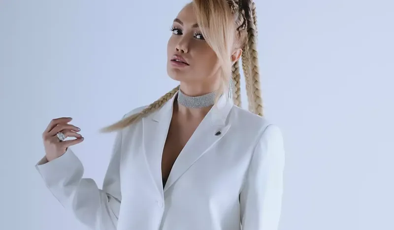 “Pullu insanın hörməti, vicdanlı insandan daha üstündür”