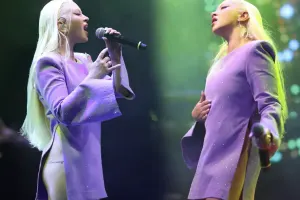 Dekoltesi tənqid olundu