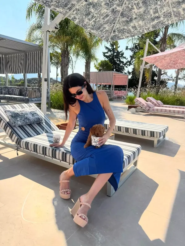 Nəsrin iti ilə istirahətdə