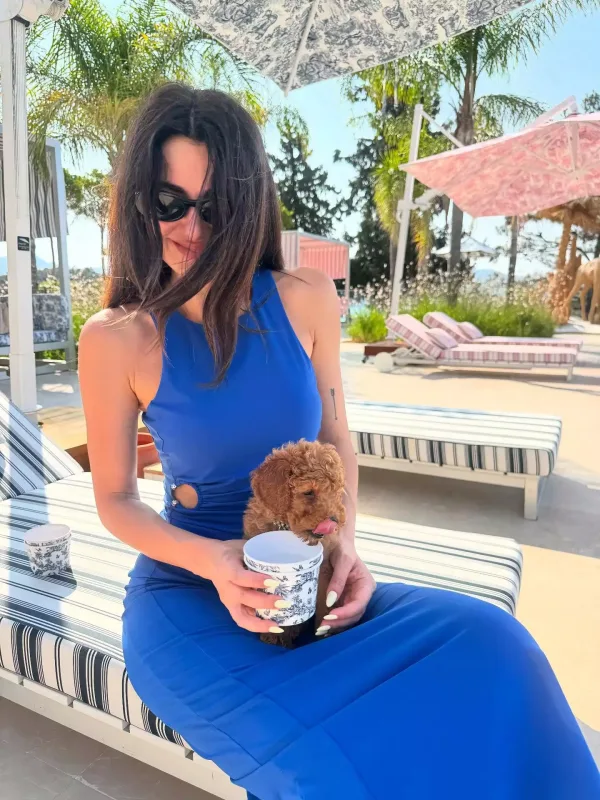 Nəsrin iti ilə istirahətdə