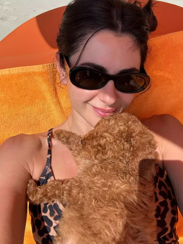 Nəsrin iti ilə istirahətdə