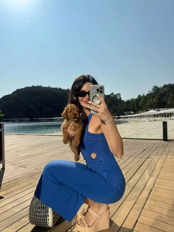 Nəsrin iti ilə istirahətdə