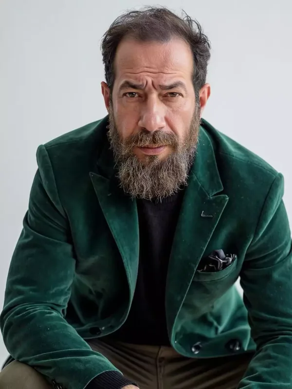 “Manipulyatordur və tələbəsi ilə eşq yaşayır”