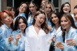 Toya kim nə geyindi?