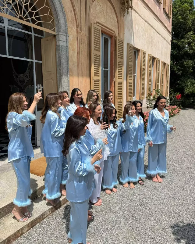 Toya kim nə geyindi?