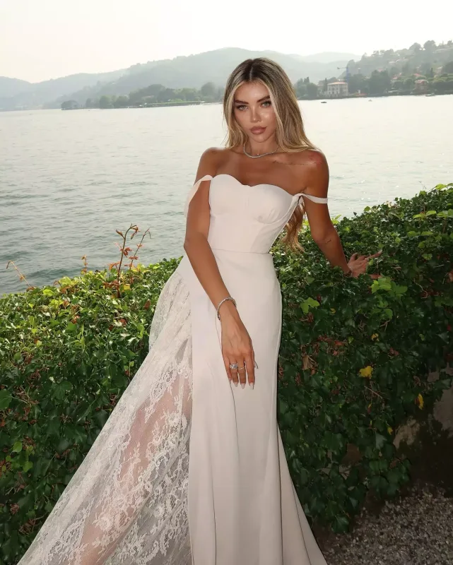 Toya kim nə geyindi?