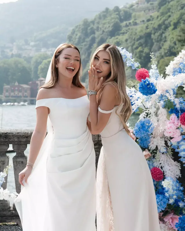 Toya kim nə geyindi?