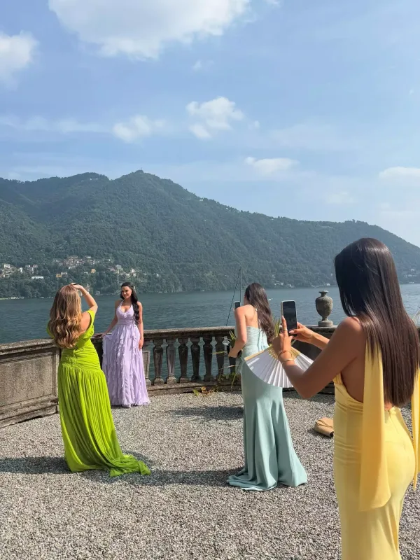 Toya kim nə geyindi?