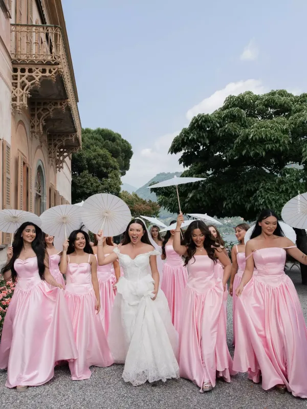 Toya kim nə geyindi?