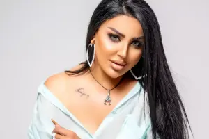 Kəmalə Günəşli mikrofonla toy sahibini təhqir edib - Ona bakal atdı