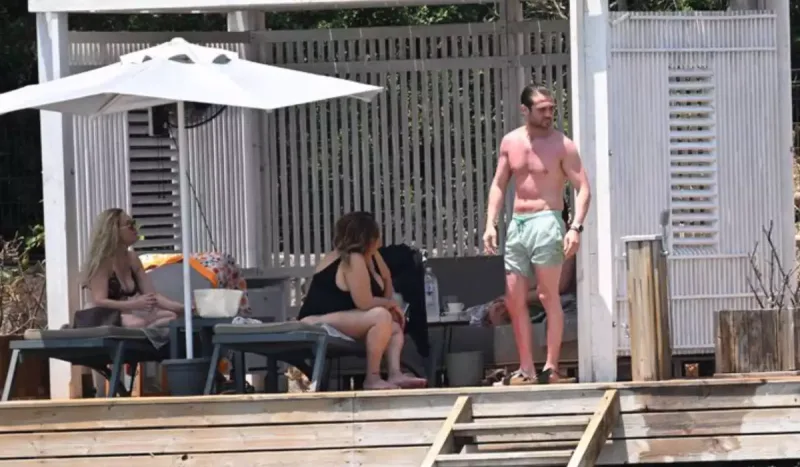 Aras Bulut tətildə görüntüləndi