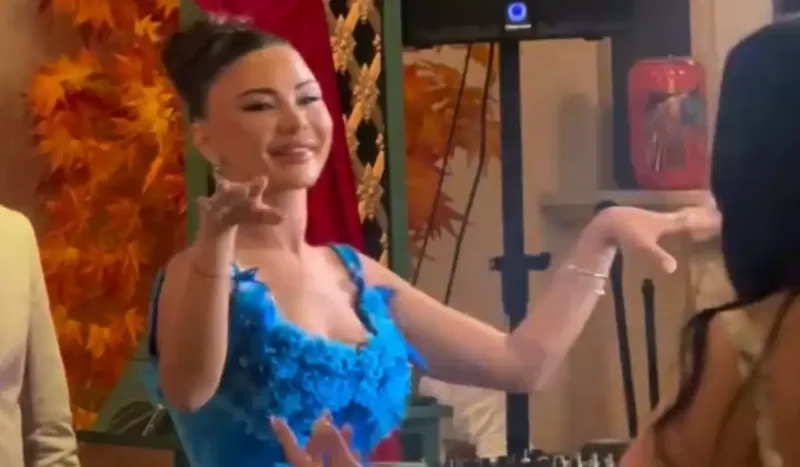 Aysel özünə ad günü edir