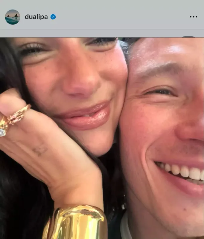 Nişanlandığını açıqladı