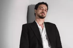 “Evə icra işçisi gəlirdi, kompüterimi gizlədirdim”