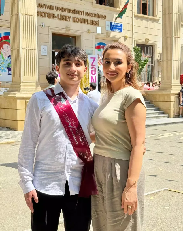Aytəkinin oğlu da məktəbi bitirdi