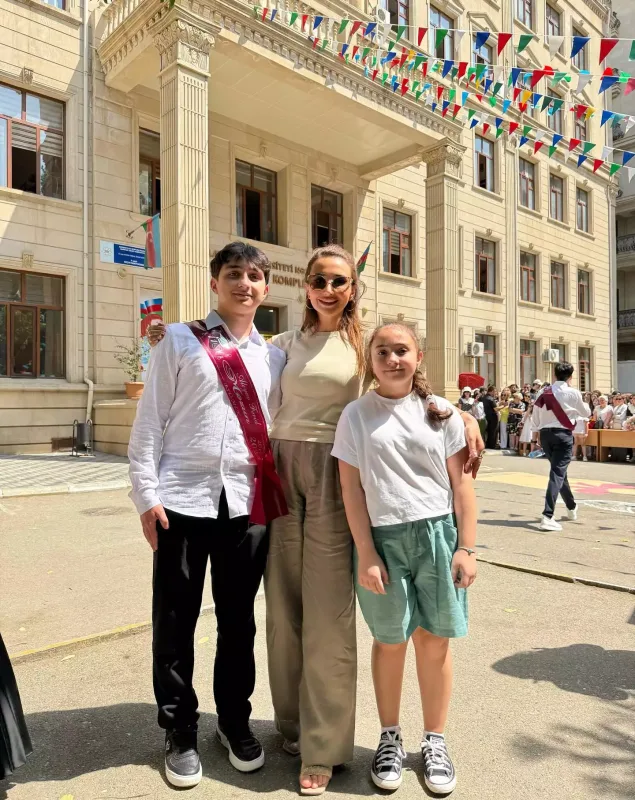 Aytəkinin oğlu da məktəbi bitirdi