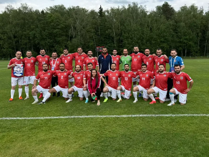 Azərbaycanlı məşhurların futbol komandası Moskvada fırtına qoparır...