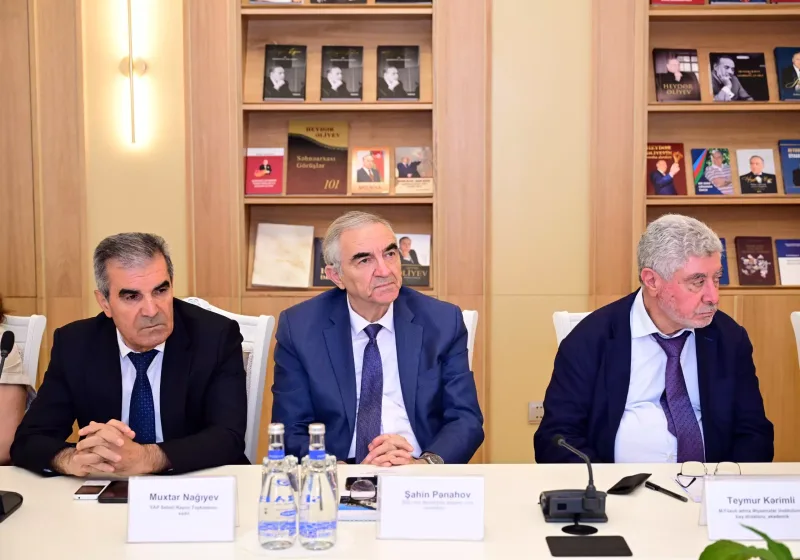 “Heydər Əliyev: dövlət suverenliyi və konstitusiya quruluşu” mövzusunda elmi konfrans keçirilib