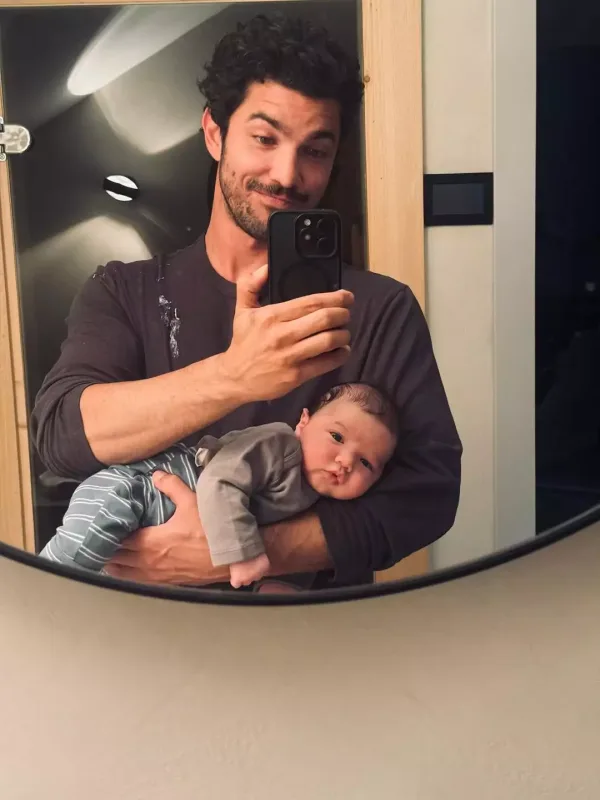 İlk dəfə oğullarını göstərdilər