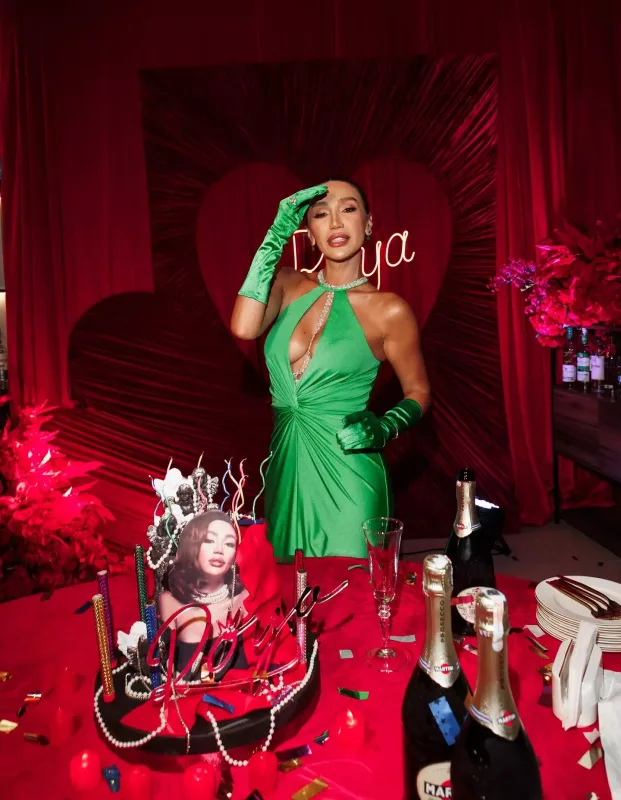 Röya Ayxandan ad günü fotosessiyası