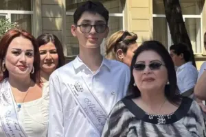 Şahnaz Haşımova nəvəsi ilə