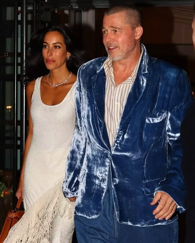 Bred Pitt sevgilisi ilə...