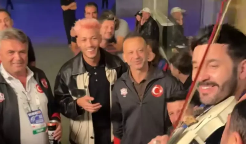 Türk aktyorlardan bizimkilərlə ifa