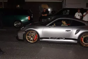 Burak Özçivit 35 milyonluq maşını ilə