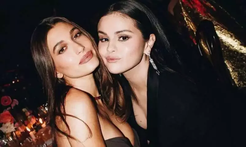 Bir-birilərini izləmədən çıxardılar