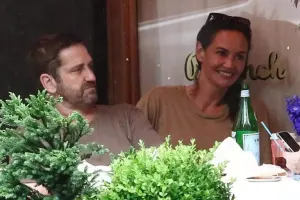 Jerard Batler sevgilisi ilə Nyu-York küçələrində