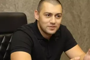 “Face studio”nun sahibi uşağını anasından aldadaraq alıb?”