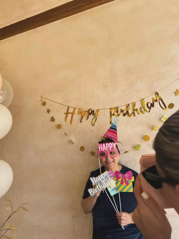 Mahir anasının ad gününü qeyd etdi