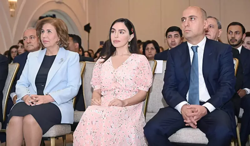 Leyla Əliyeva məzun günündə - Fotolar